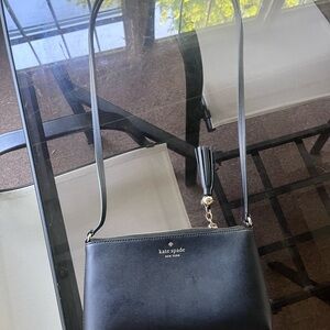 Kate Spade Black Leather Crossbody Bag Sleek Design